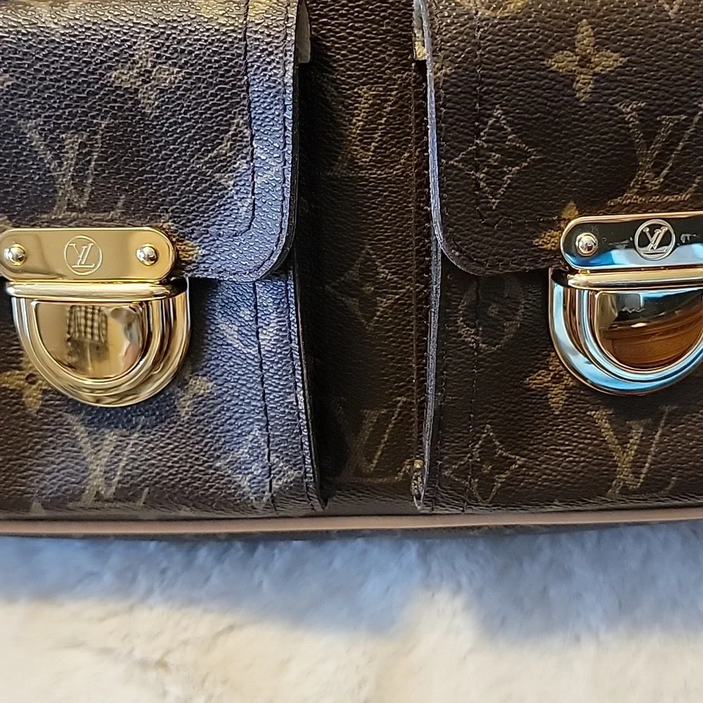 Louis Vuitton Hudson Crossbody Bag - Picture 2 of 16